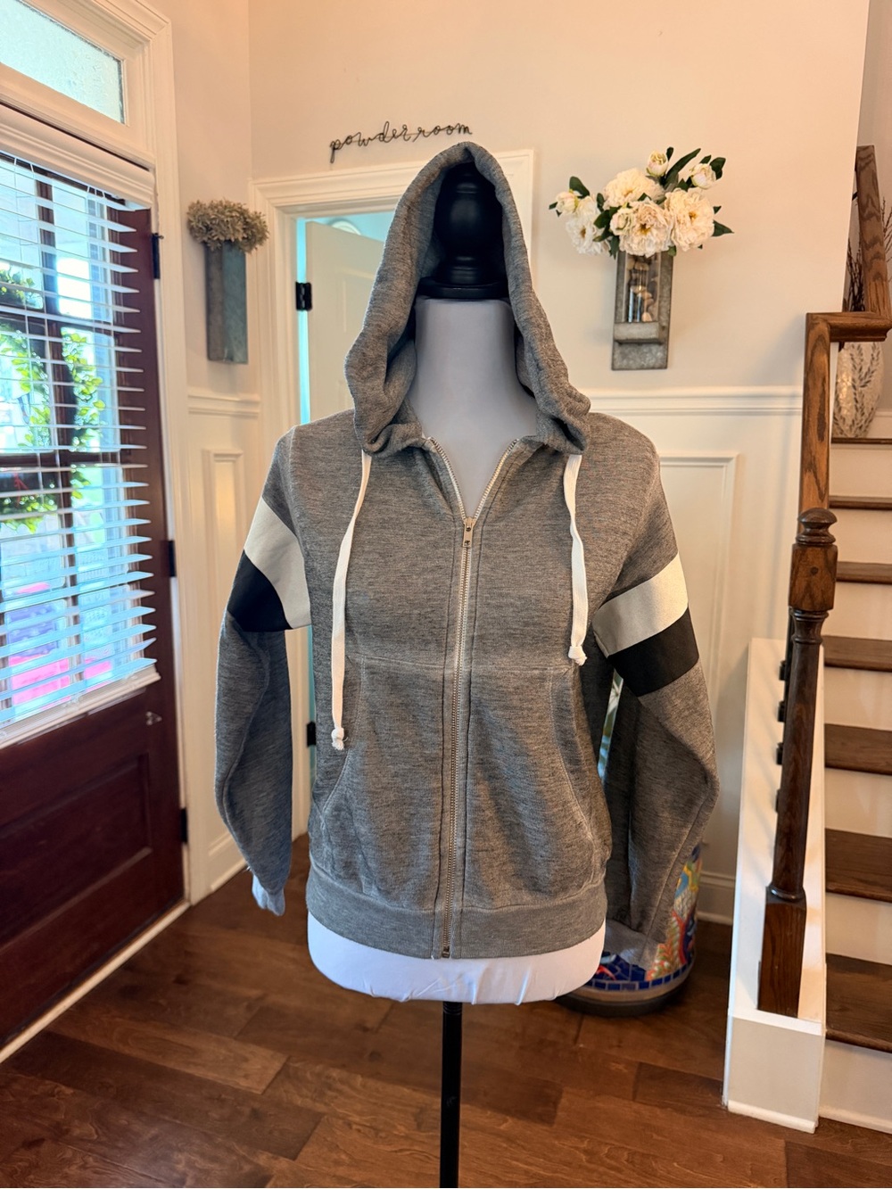 Wildfox RARE NWOT Gray Hooded Sweatshirt with Rainbow & Sun Back Graphic - Picture 2 of 6